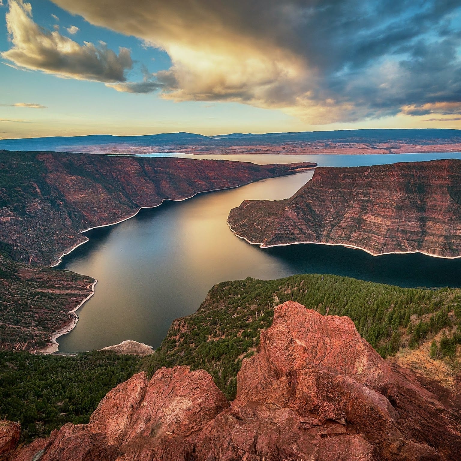 Flaming Gorge Lake